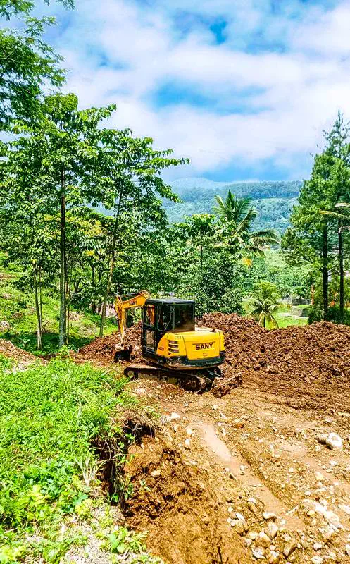 Excavator Sany pekerjaan cut and fill di lahan perbukitan